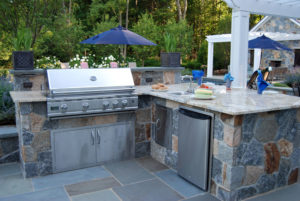 Outdoor Kitchen with Grill & Fridge